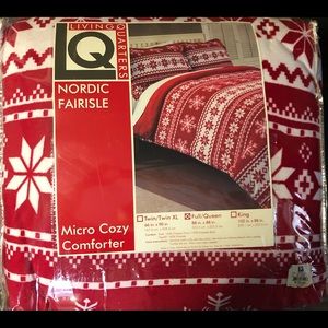 Never used soft holiday comforter!